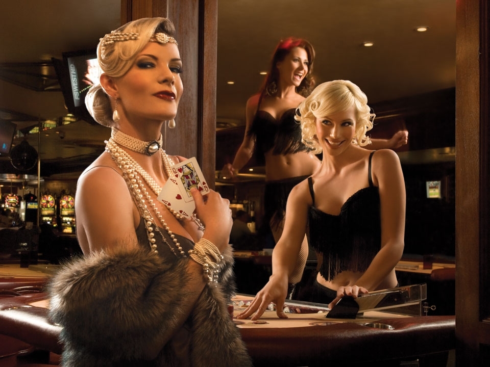 poker-girl-movie-black-women-reading