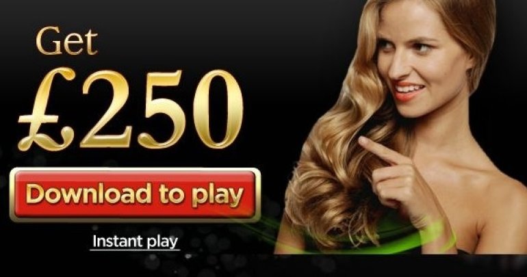 Модель рекламирует онлайн казино, предлагая скачать казино