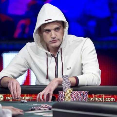 Чемпион мира по покеру не соглашается платить налог со своего выигрыша
