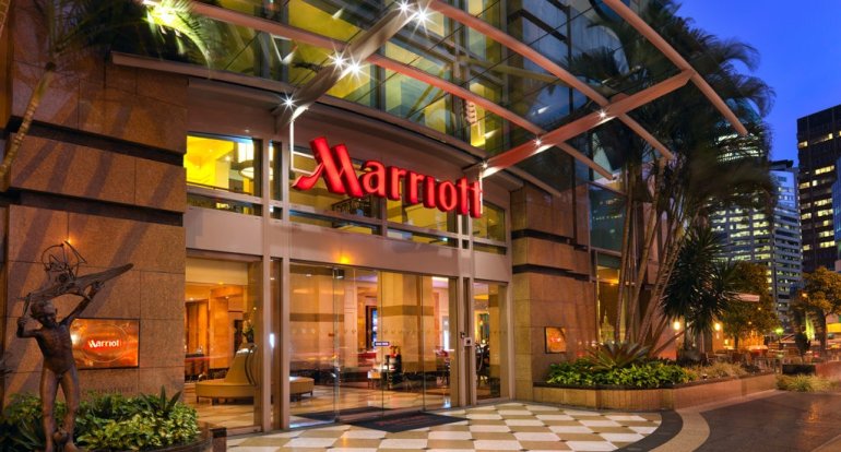 Центральный вход в "Marriott Hotel"