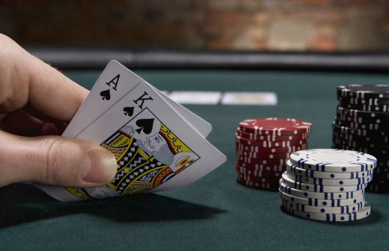 Игровой процесс за карточным столом в Бэкбеттинг Карты и фишки в Back Betting
