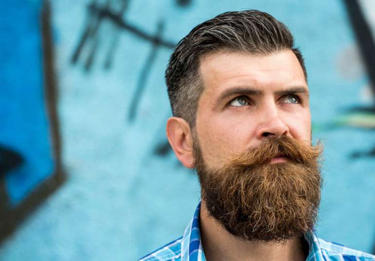 Бородатый игрок в казино в Борода Бородатый парень в Beard