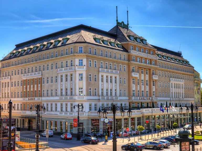 Вид на з-дание отеля Radisson SAS Carlton в Братиславе