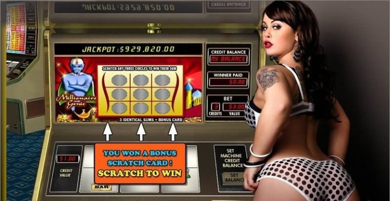Сексуальная полугоаля девушка с большой попой стоит задом у игрового автомата в казино