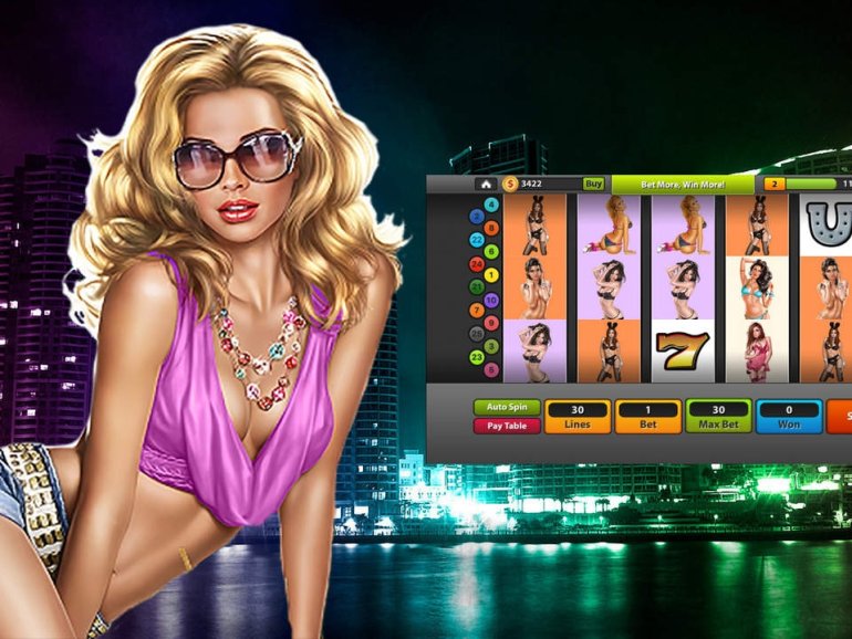 Сексуальная блондинка в эротической одежде презентует игровой автомат онлайн