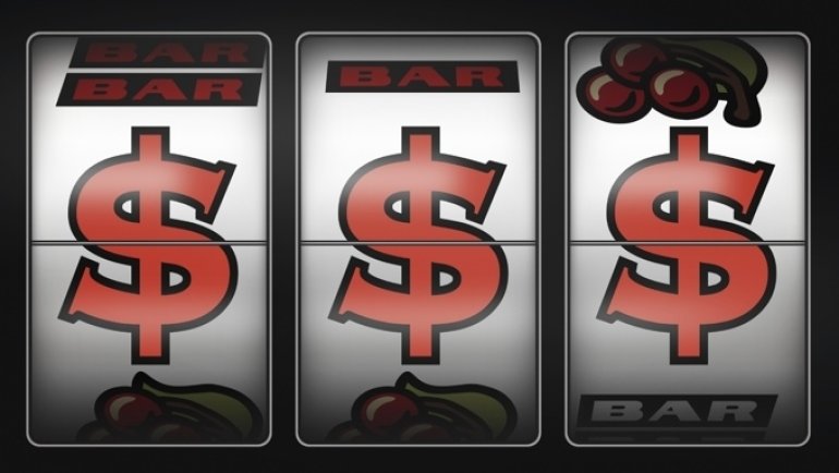На барабане игрового автомата совпало три символа доллара - значит выигран джек-пот