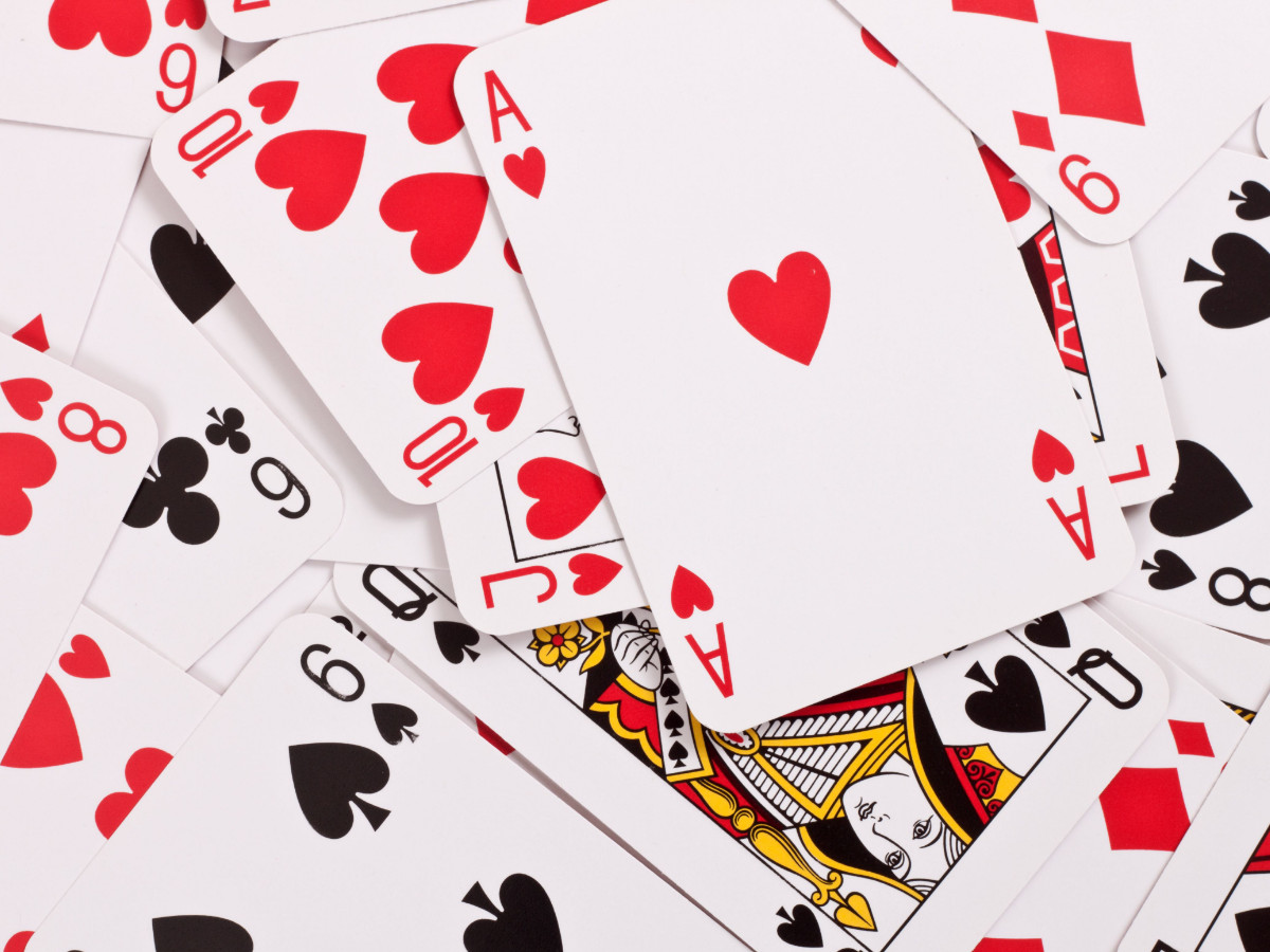 рассыпанные игральные карты рассыпанные игральные карты