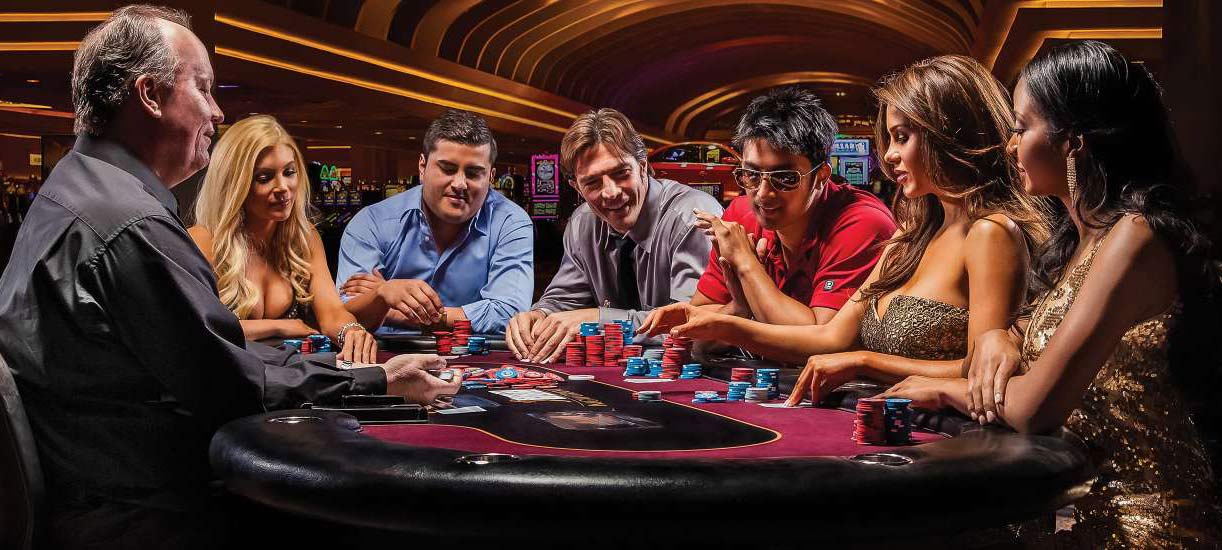 казино, стол с игрой блэкджек